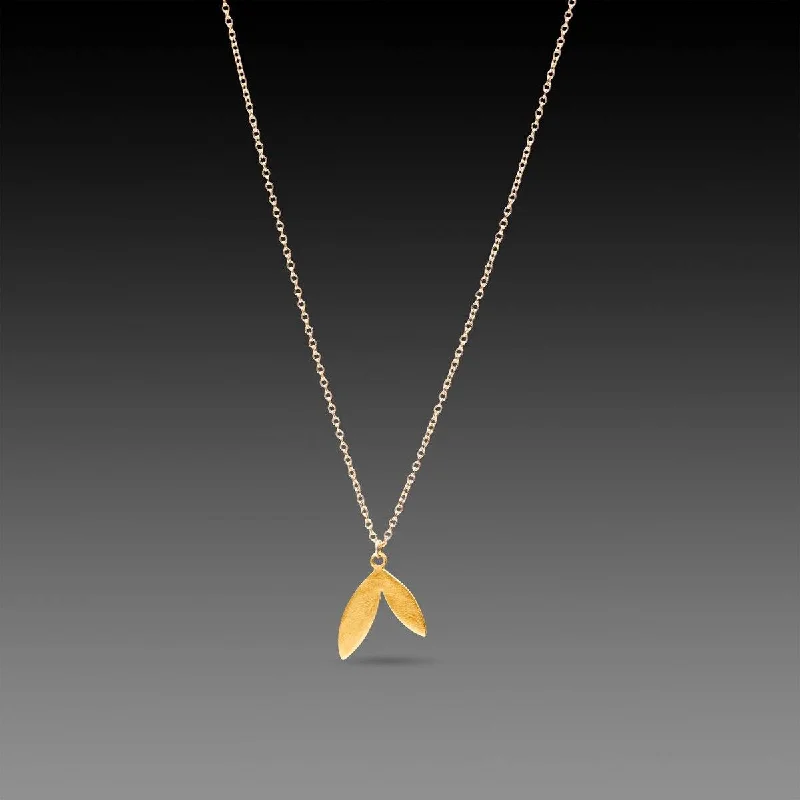 delicate necklace for women-Gold Double Leaf Necklace